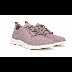 Dr. Scholl’s sneakers